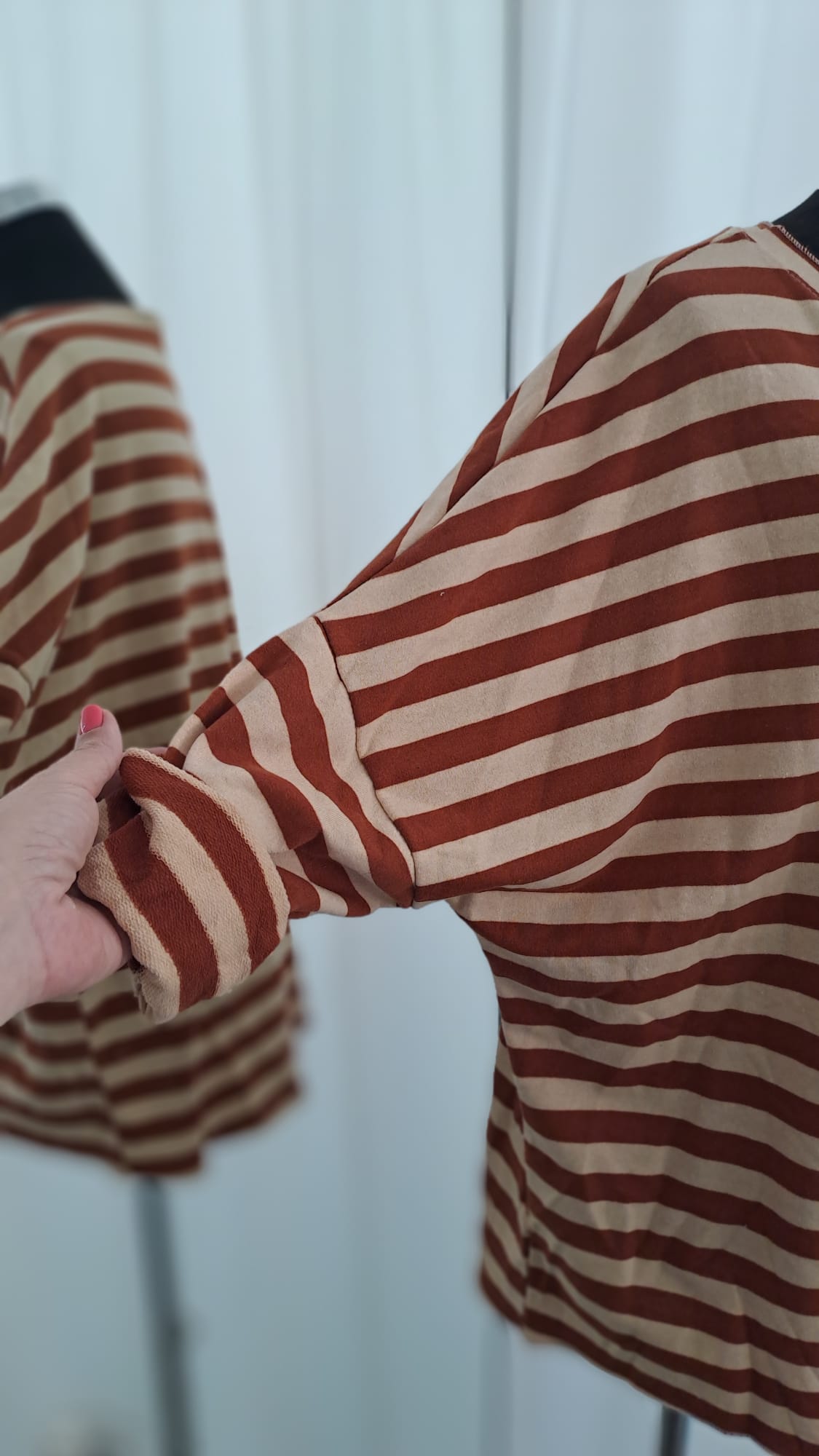 Gestreiftes Langarmshirt Rostbraun Beige | Liping Moda 6850 - Detailansicht Ärmel