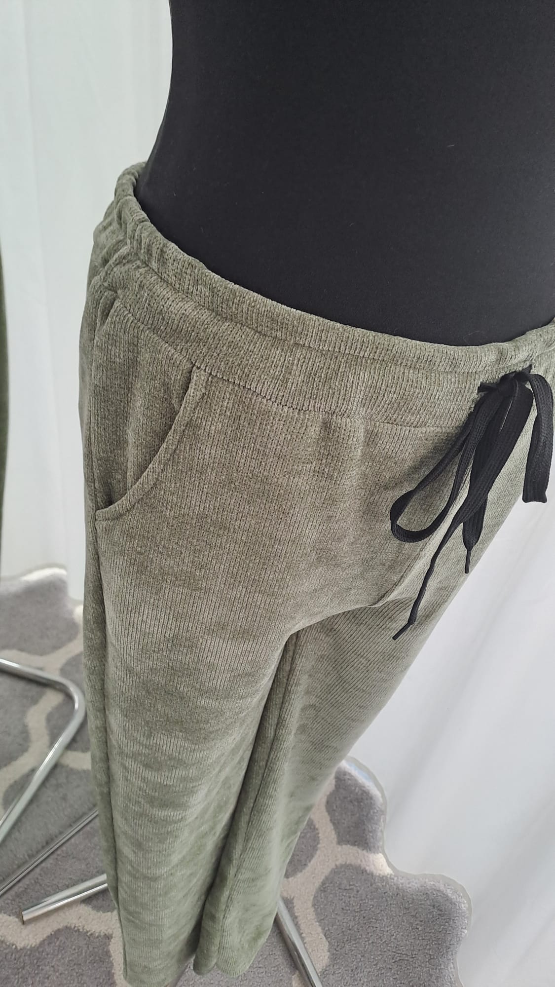 Young Collection Hose 1950 Khaki