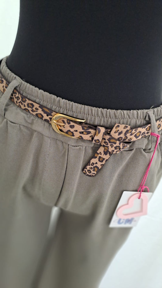 Damenhose Taupe mit Leogürtel – Charme Mode 6811 - Detailansicht Gürtel