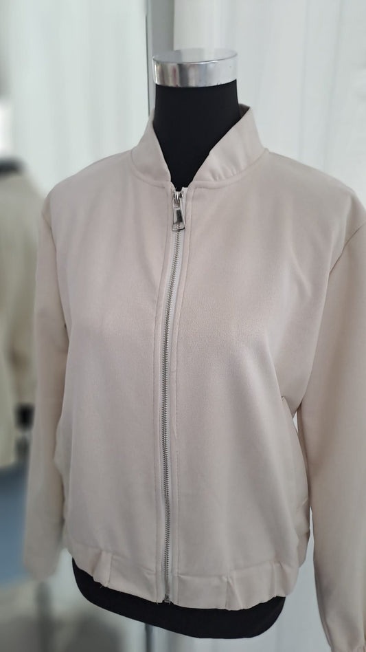 Bomberjacke Hellbeige Wildlederoptik - Charme Mode 6795 - Vorderansicht