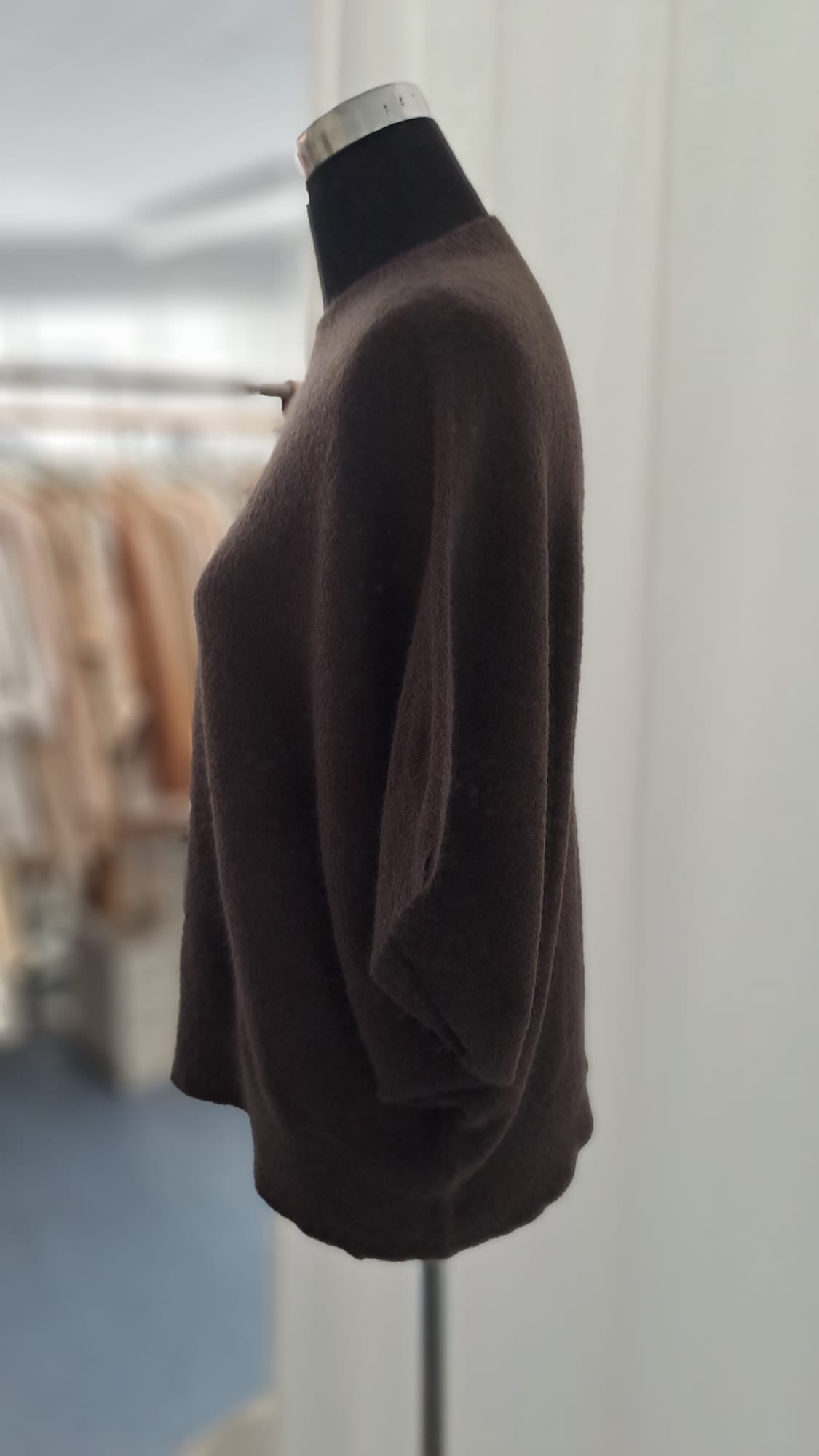 Kurzarm-Pullover Braun Poncho-Style - Fledermausschnitt - Seitenansicht