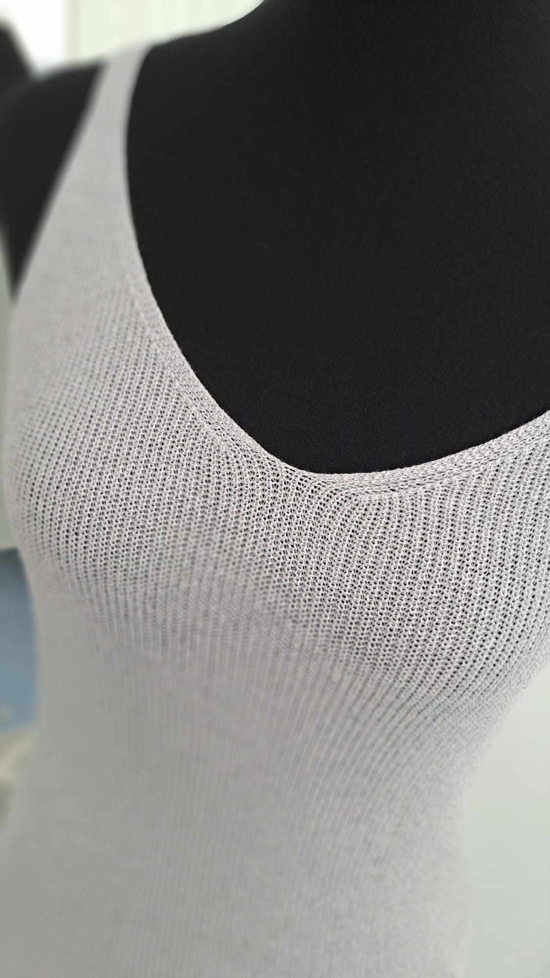 Stricktop Grau mit Silberfaser - Liping Moda 6843 - Detailansicht Ausschnitt