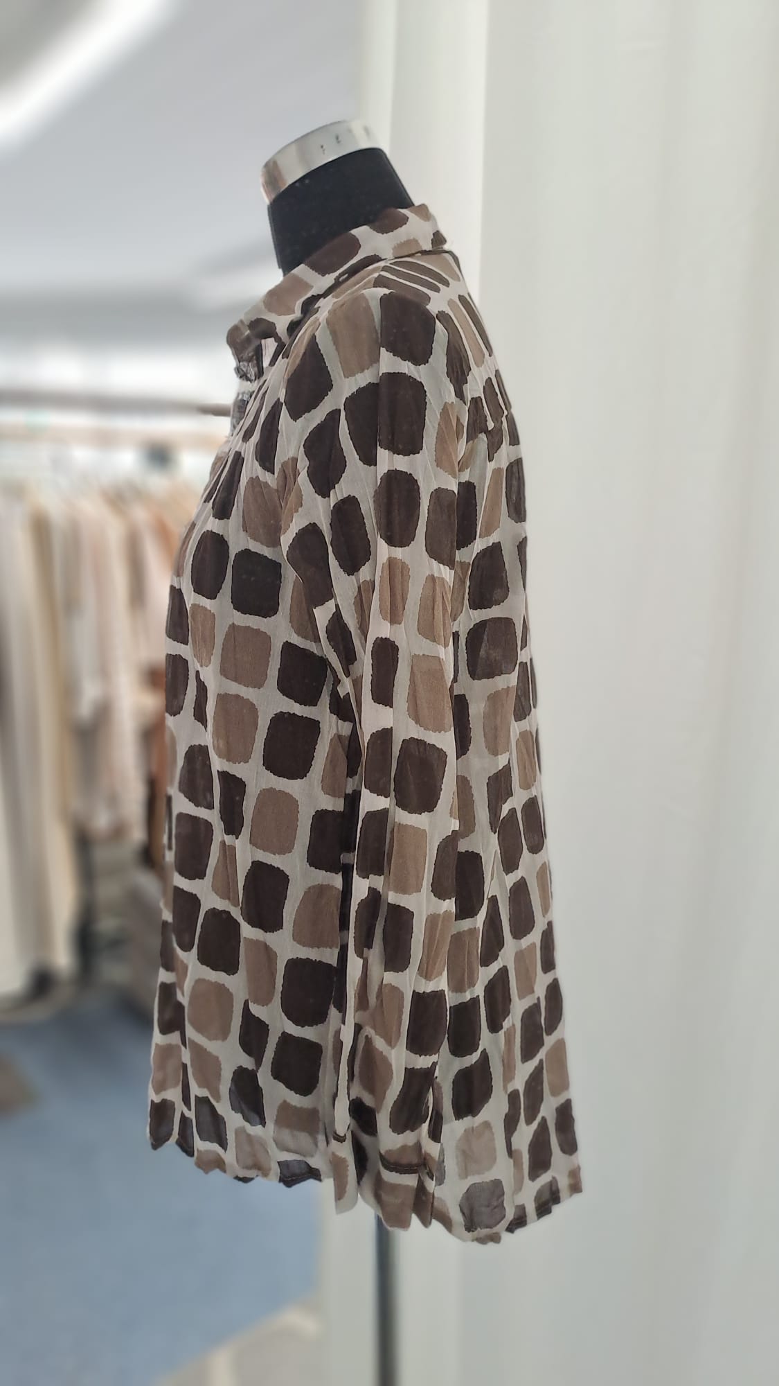Hemdbluse Mocca/Taupe - Charme Mode 6965 - Seitenansicht