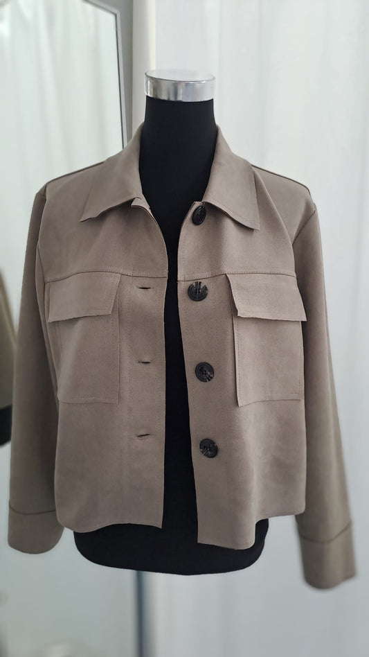Jacke Taupe Wildlederoptik Cropped - Charme Mode 6984 - Vorderansicht
