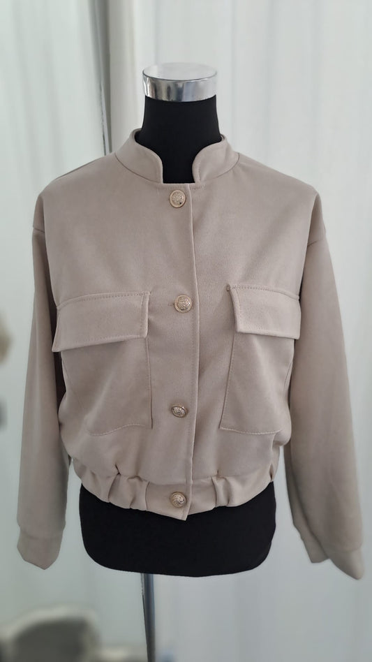 Jacke Hellbeige in Wildlederoptik - SHOECORNER - Vorderansicht geknöpft