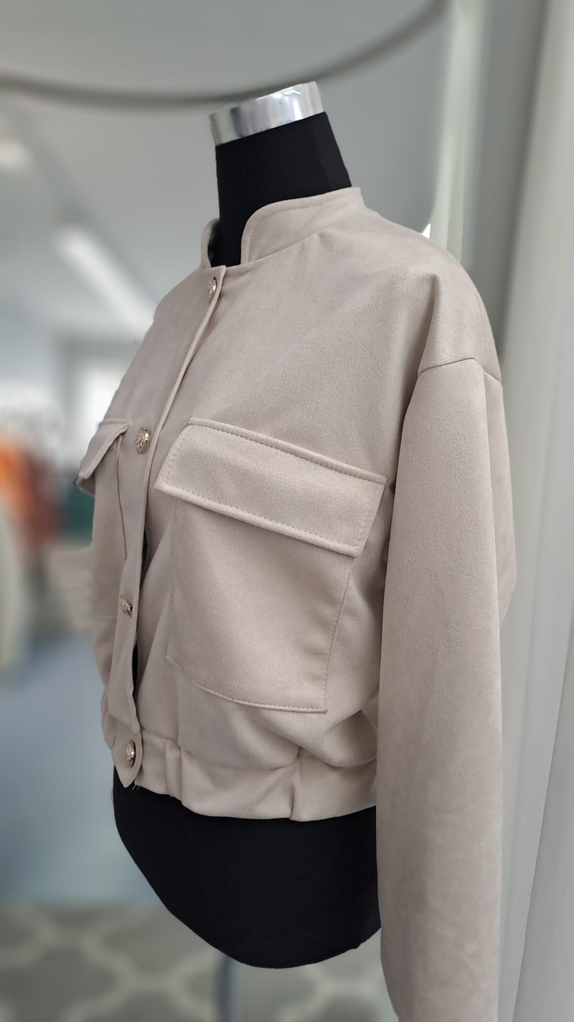 Jacke Hellbeige in Wildlederoptik - SHOECORNER - Seitenansicht