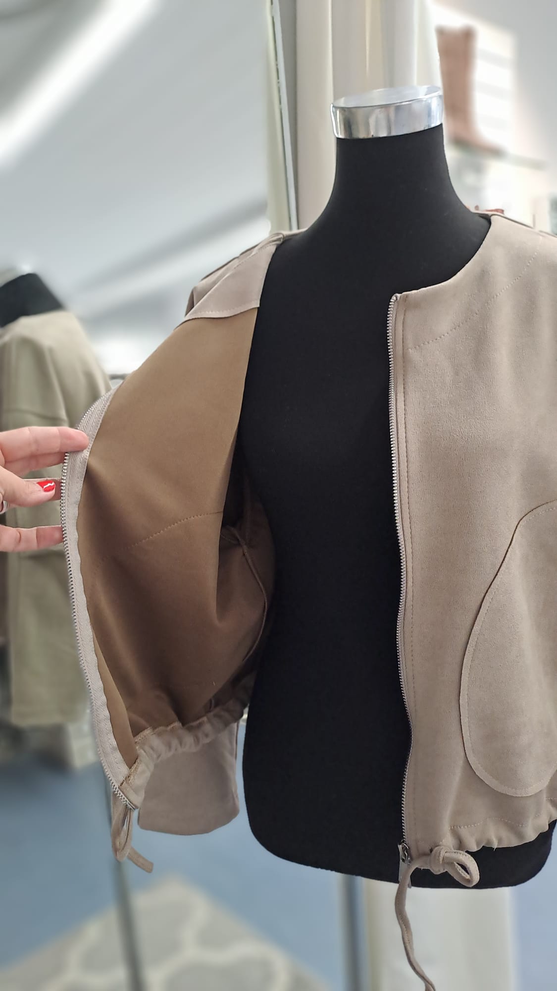 Jacke Taupe in Wildlederoptik - Charme Mode 6980 - Detailansicht Futter