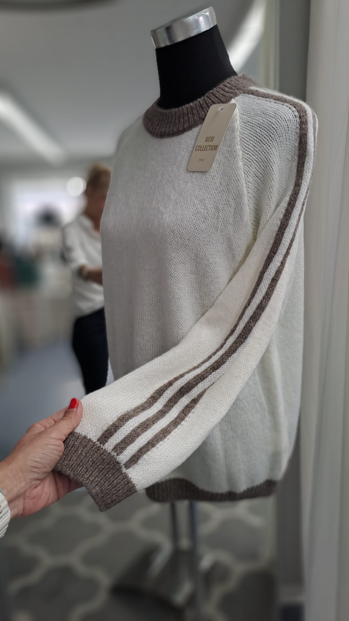 Damenpullover Wollweiß/Taupe | SM Youngfashion 6943 - Detail Arm