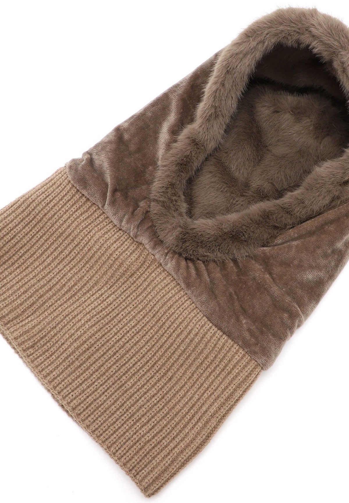 Tamaris Schalmütze Marijana 34745 Taupe - stylischer Kapuzenschal - Detail der Materialoberfläche
