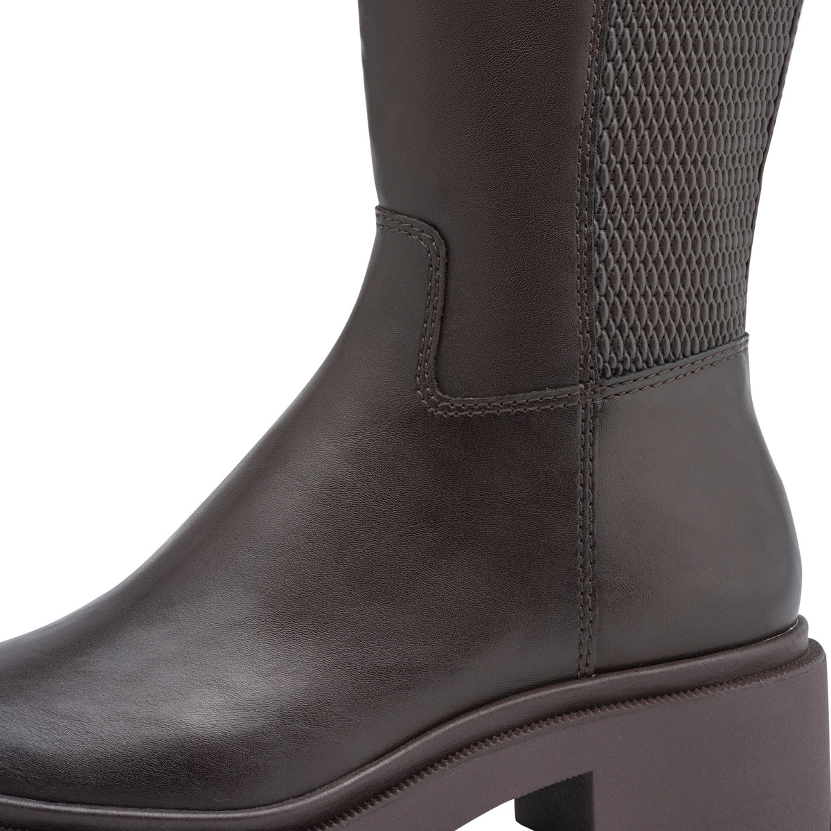 Tamaris Stiefel 25610 Mocca - Vegan mit Touch-it Fußbett - Detail der Schuhoberfläche