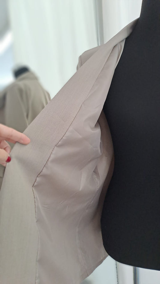 Longblazer Taupe - Offener Schalkragen - SM Youngfashion 6881 - Detailansicht Futter