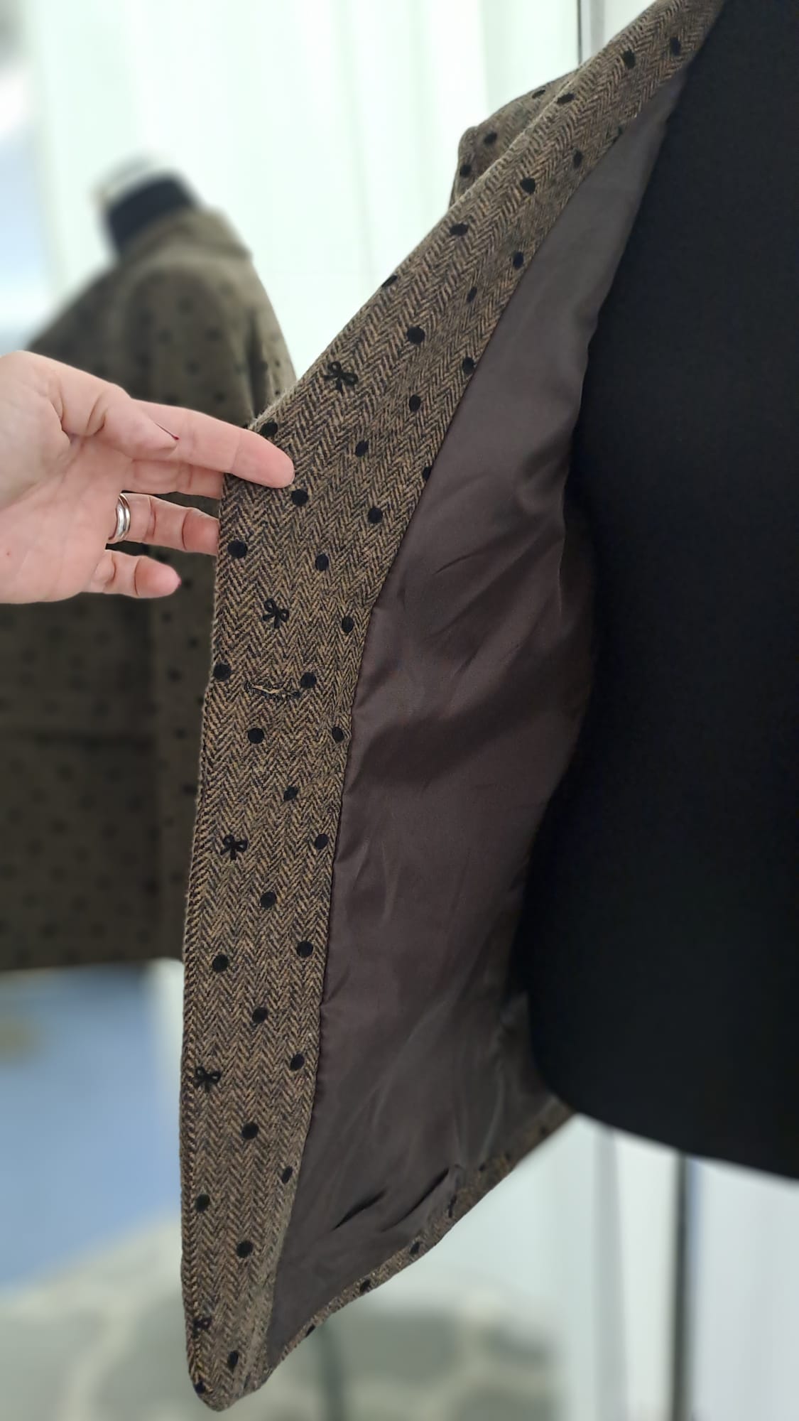Longblazer Braun-Schwarz Fischgrät & Punkte – Liping Moda 6856-Detailansicht Futter