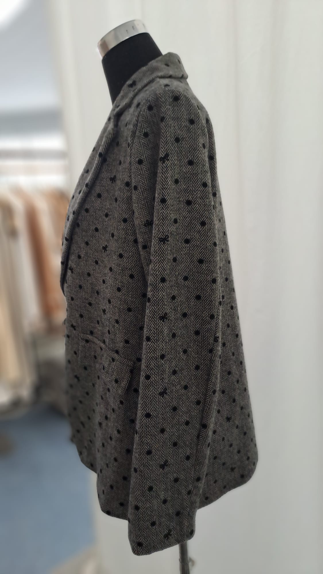 Longblazer Grau-Schwarz Fischgrät & Punkte – Liping Moda 6857-Frontansicht
