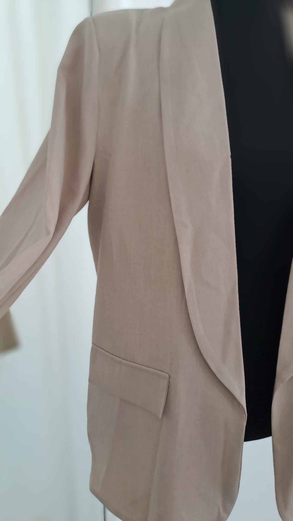 Longblazer Beige - Offener Schalkragen | SM Youngfashion 6880 - Detailansicht Schalkragen