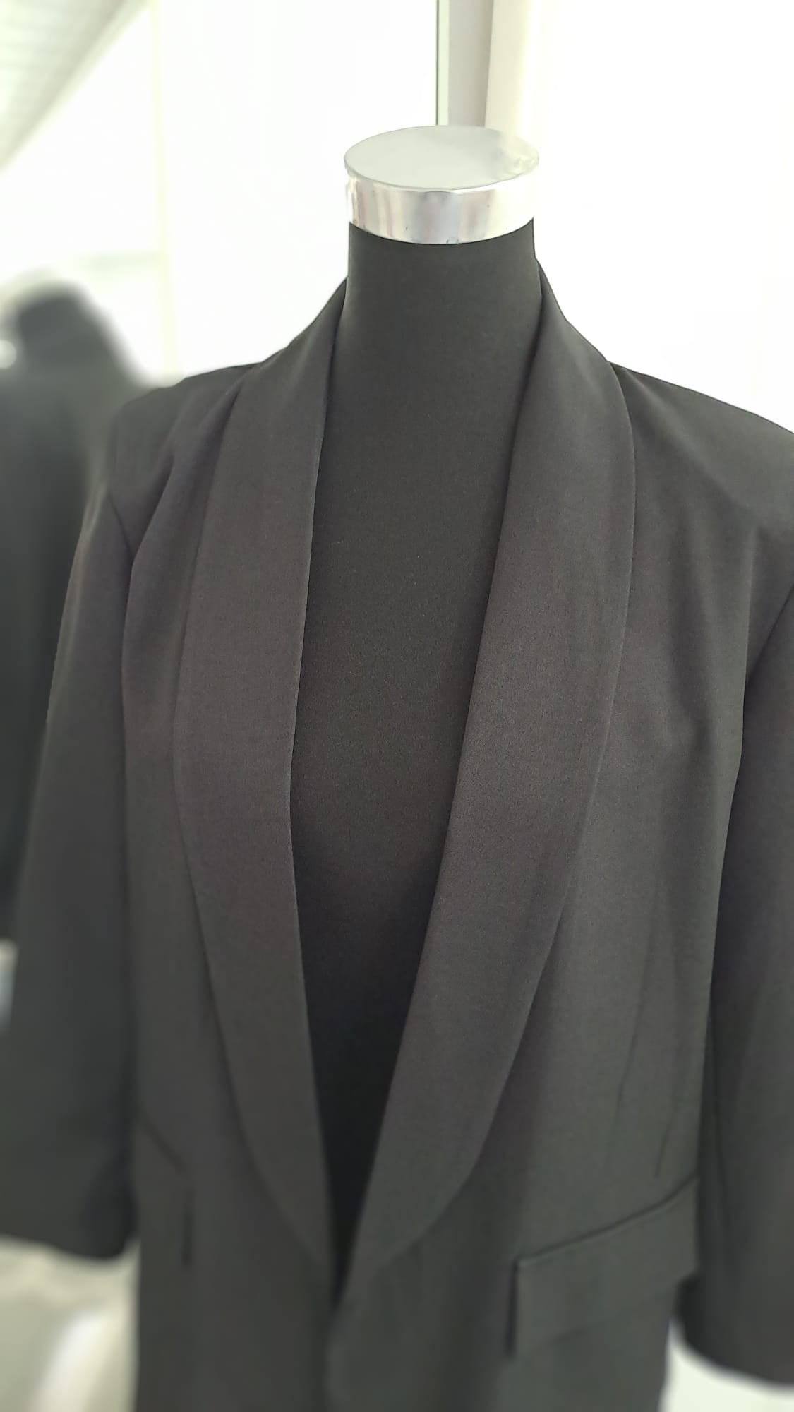Longblazer Schwarz - Offener Schalkragen - SM Youngfashion 6879 - Detailansicht Schalkragen