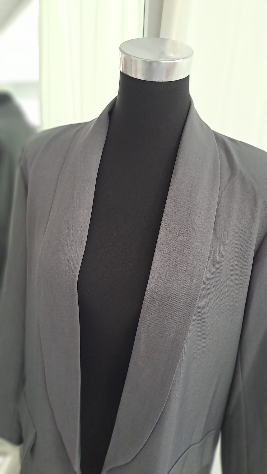 Longblazer Grau - Offener Schalkragen - SM Youngfashion 6884 - Detailansicht Schalkragen