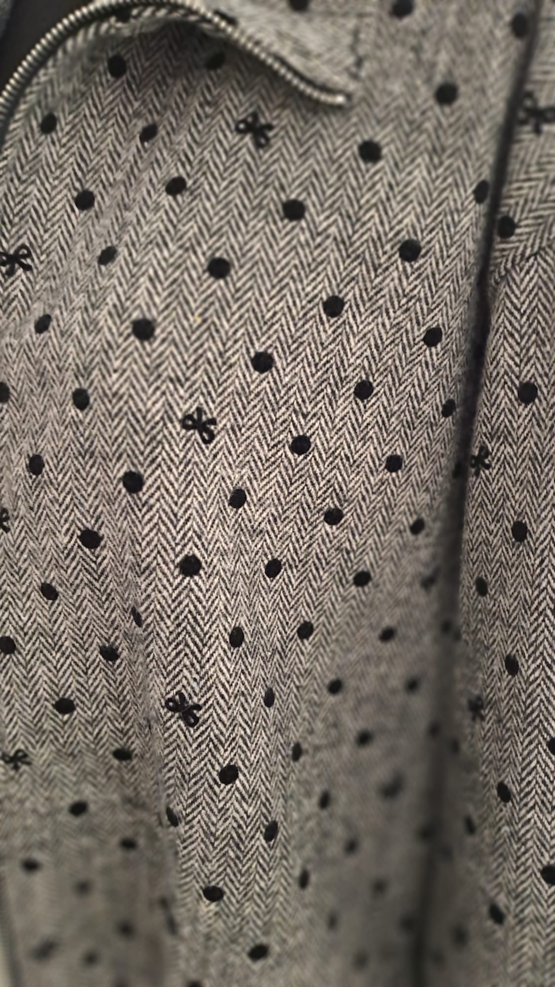 Longblazer Beige-Braun Fischgrät & Punkte – Liping Moda 6858-Detailansicht Muster
