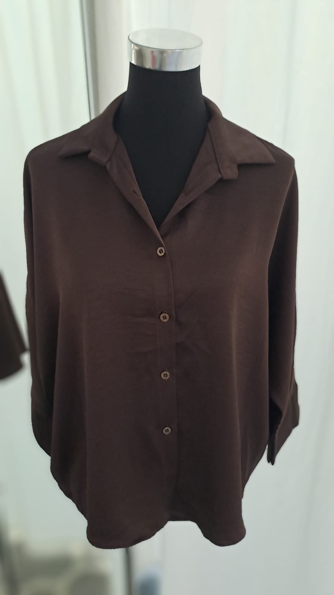Satinbluse Mocca | Reverskragen & Knopfleiste | SM Youngfashion 6903 - Seitenansicht