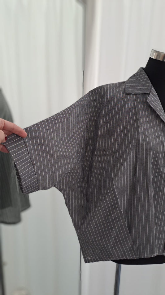 Schlupfbluse Grau Nadelstreifen - Leinen Baumwolle - Liping Moda 6103 - Detailansicht Schulter