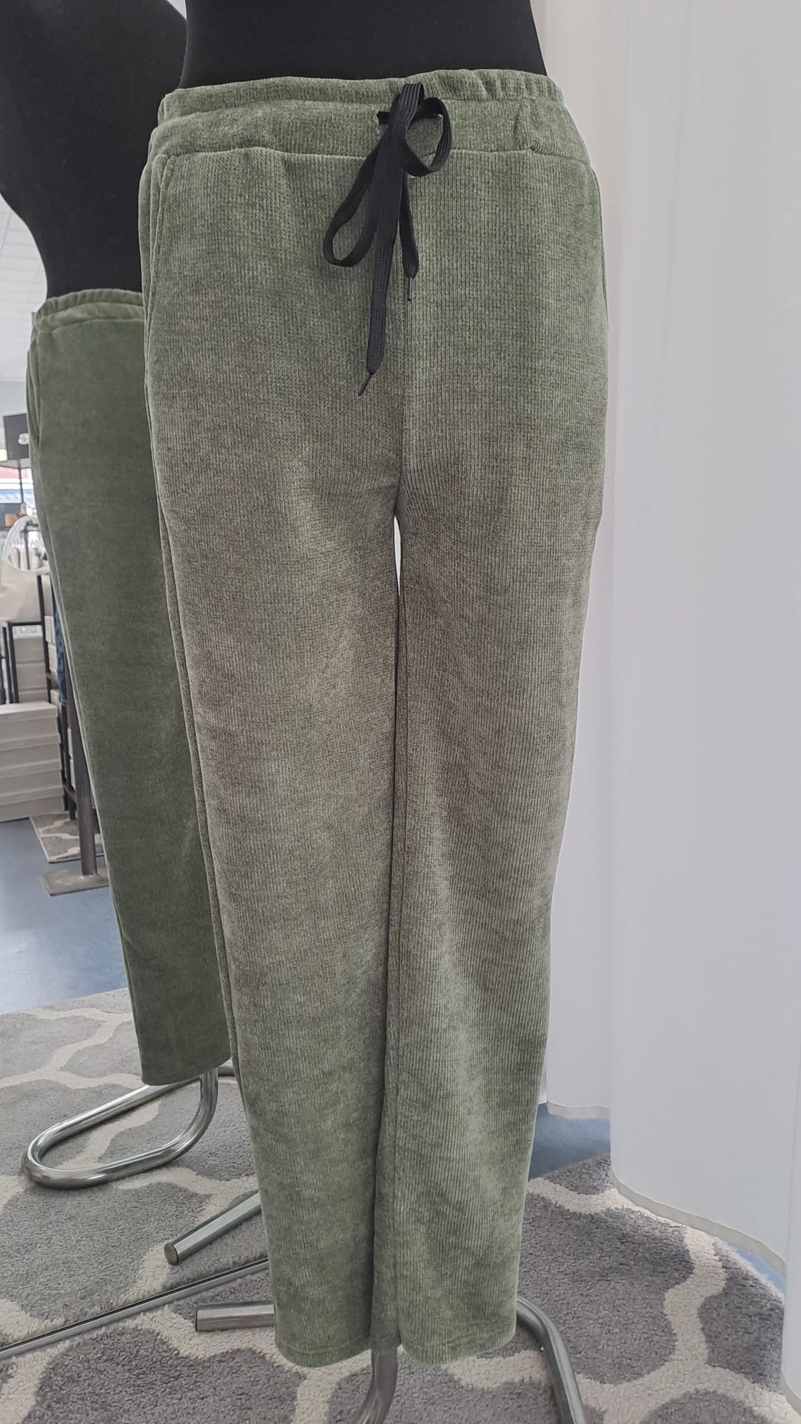 Young Collection Hose 1950 Khaki