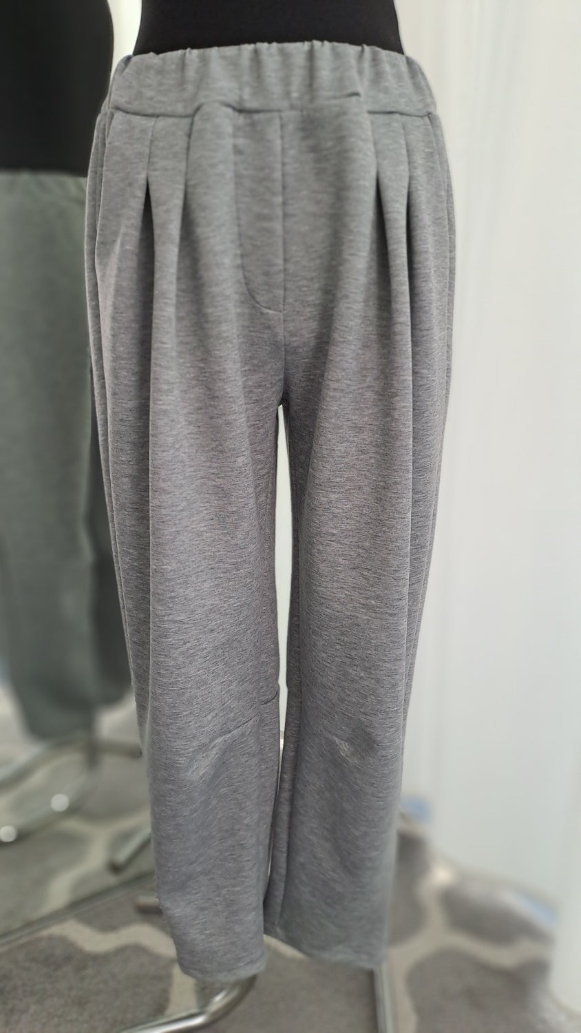Young Collection Hose 1963 Grau