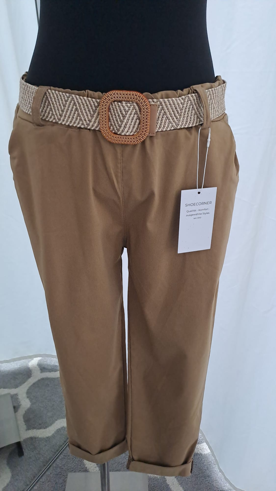 Damenhose Camel mit Flechtgürtel – SM Youngfashion 6920 - Seitenansicht
