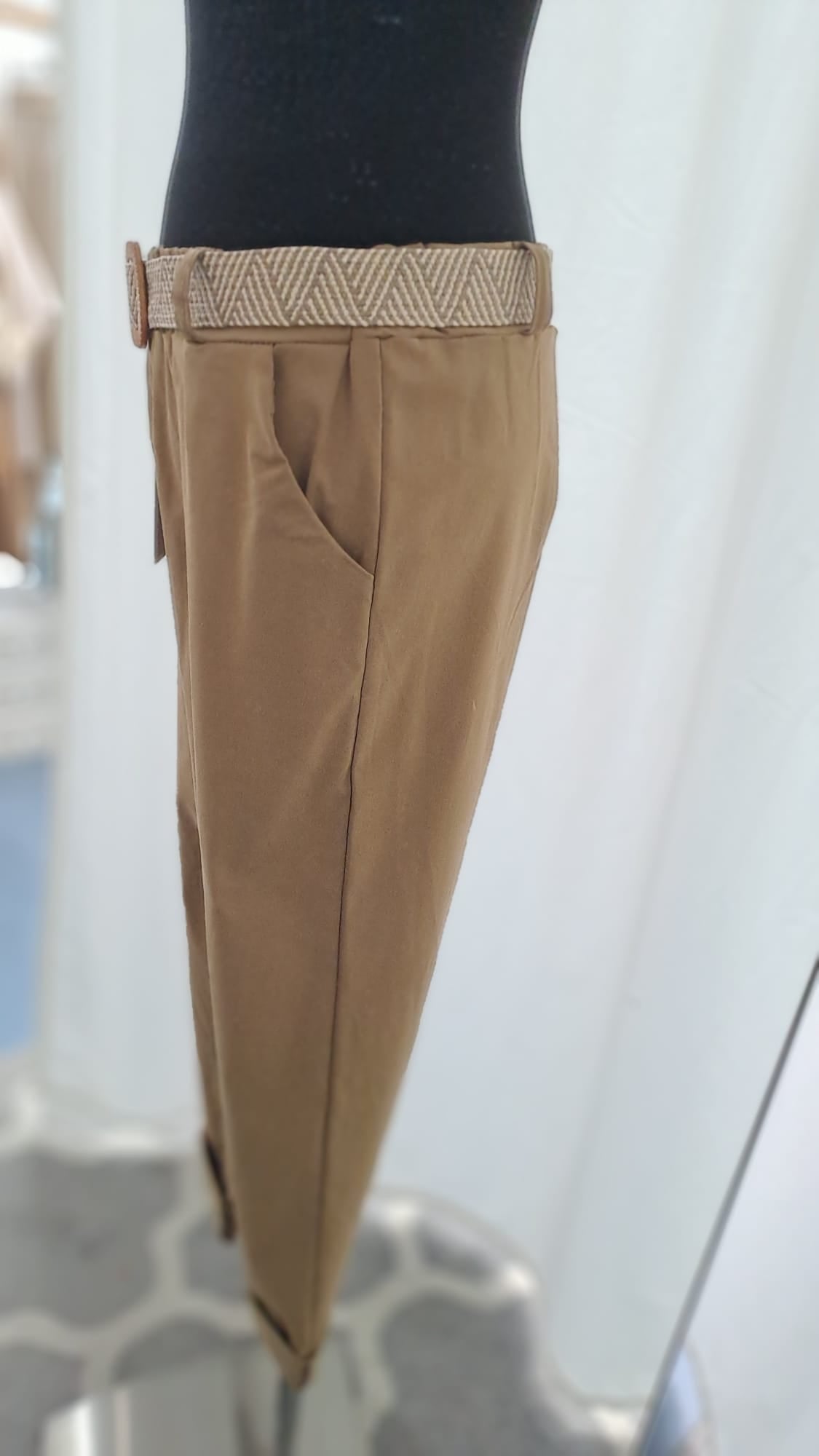 Damenhose Camel mit Flechtgürtel – SM Youngfashion 6920 - Frontansicht