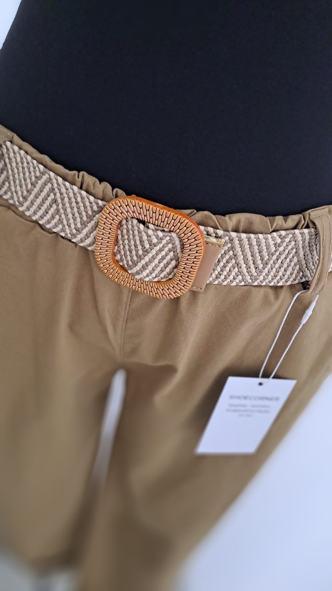 Damenhose Camel mit Flechtgürtel – SM Youngfashion 6920-Detailansicht Gürtel
