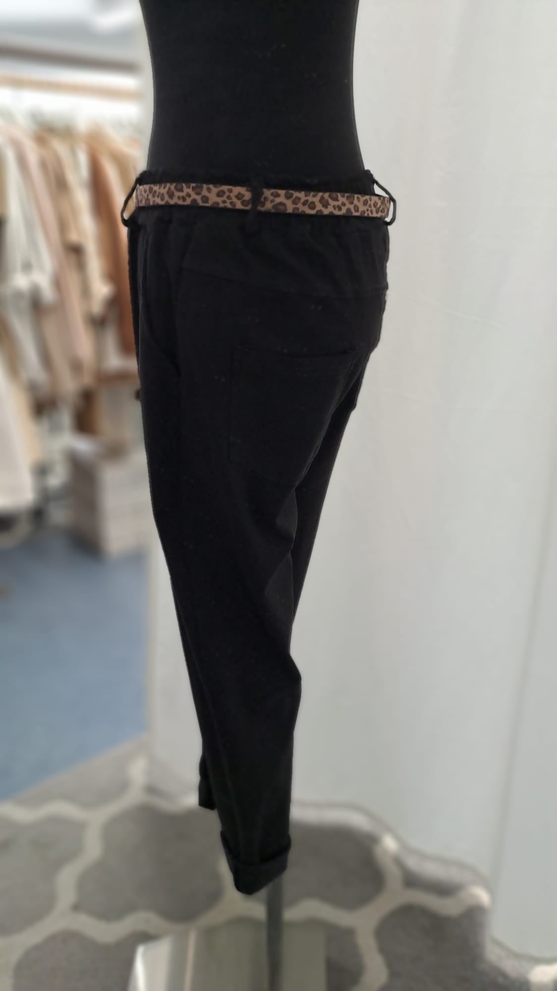 Damenhose Schwarz mit Leogürtel – Charme Mode 6810 - Seitenansicht