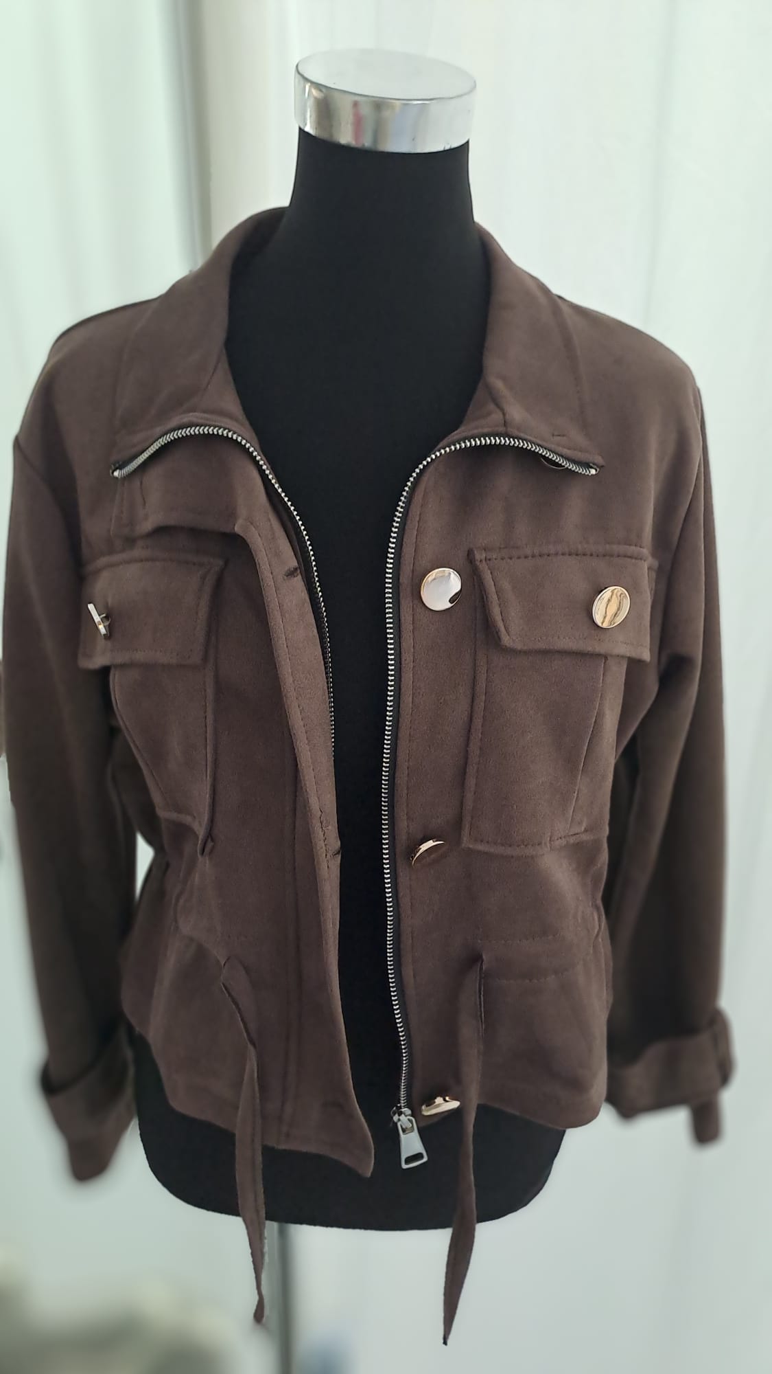 Jacke Dunkelbraun Wildlederoptik | Reißverschluss & Bindeband | Charme Mode 6771 - Seitenansicht