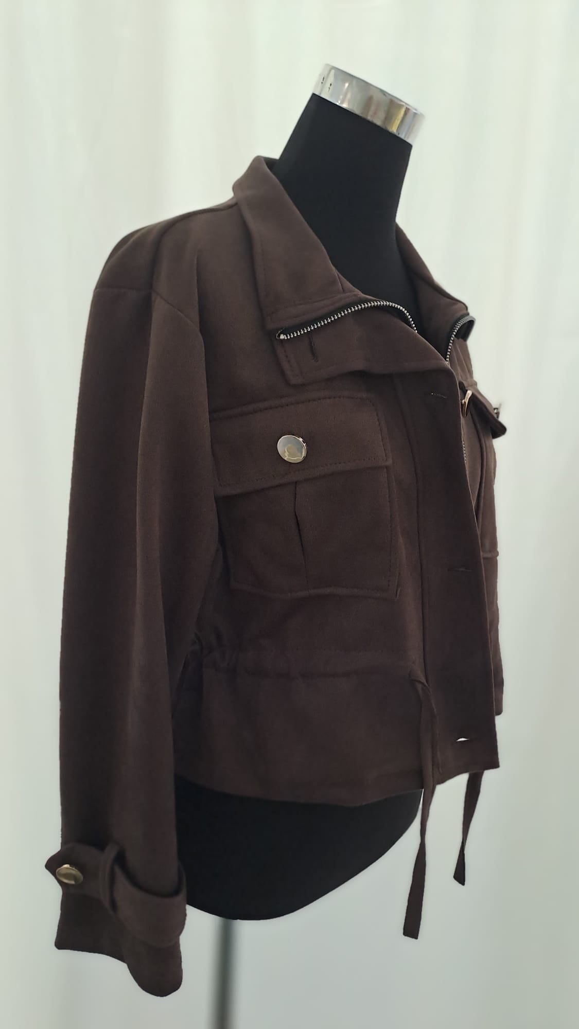 Jacke Dunkelbraun Wildlederoptik | Reißverschluss & Bindeband | Charme Mode 6771 - Frontansicht