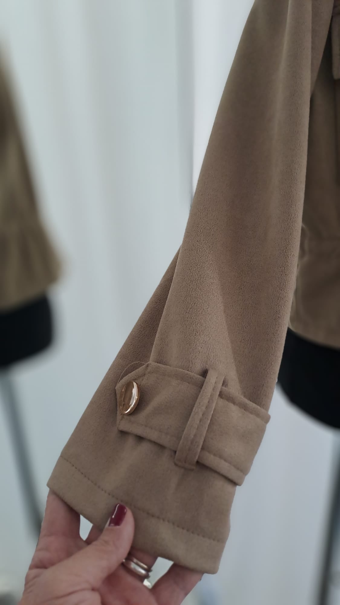 Jacke Beige Wildlederoptik | Charme Mode 6825 - Detailansicht Arm