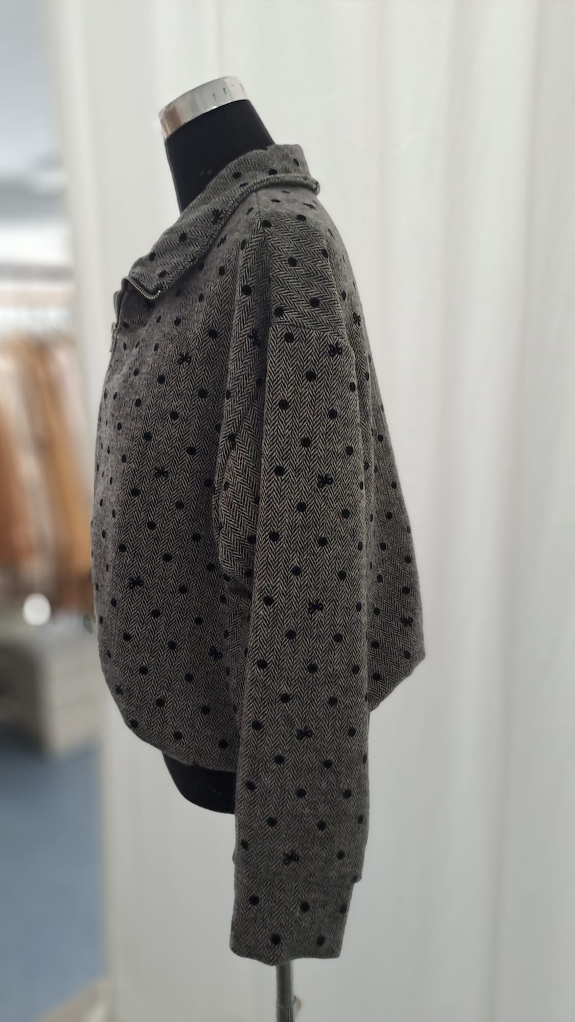 Ballonjacke Grau-Schwarz Fischgrät & Punkte – Liping Moda 6859-Frontansicht