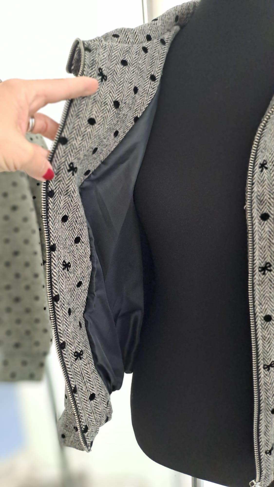 Ballonjacke Grau-Schwarz Fischgrät & Punkte – Liping Moda 6859-Detailansicht Futter