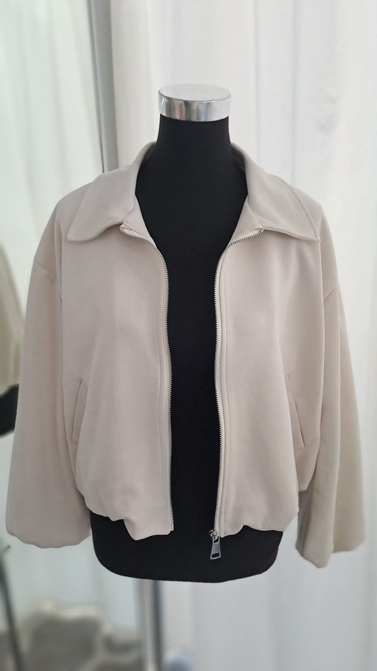 Jacke Hellbeige Wildlederoptik Ballonärmel - Charme Mode 6778 - Seitenansicht