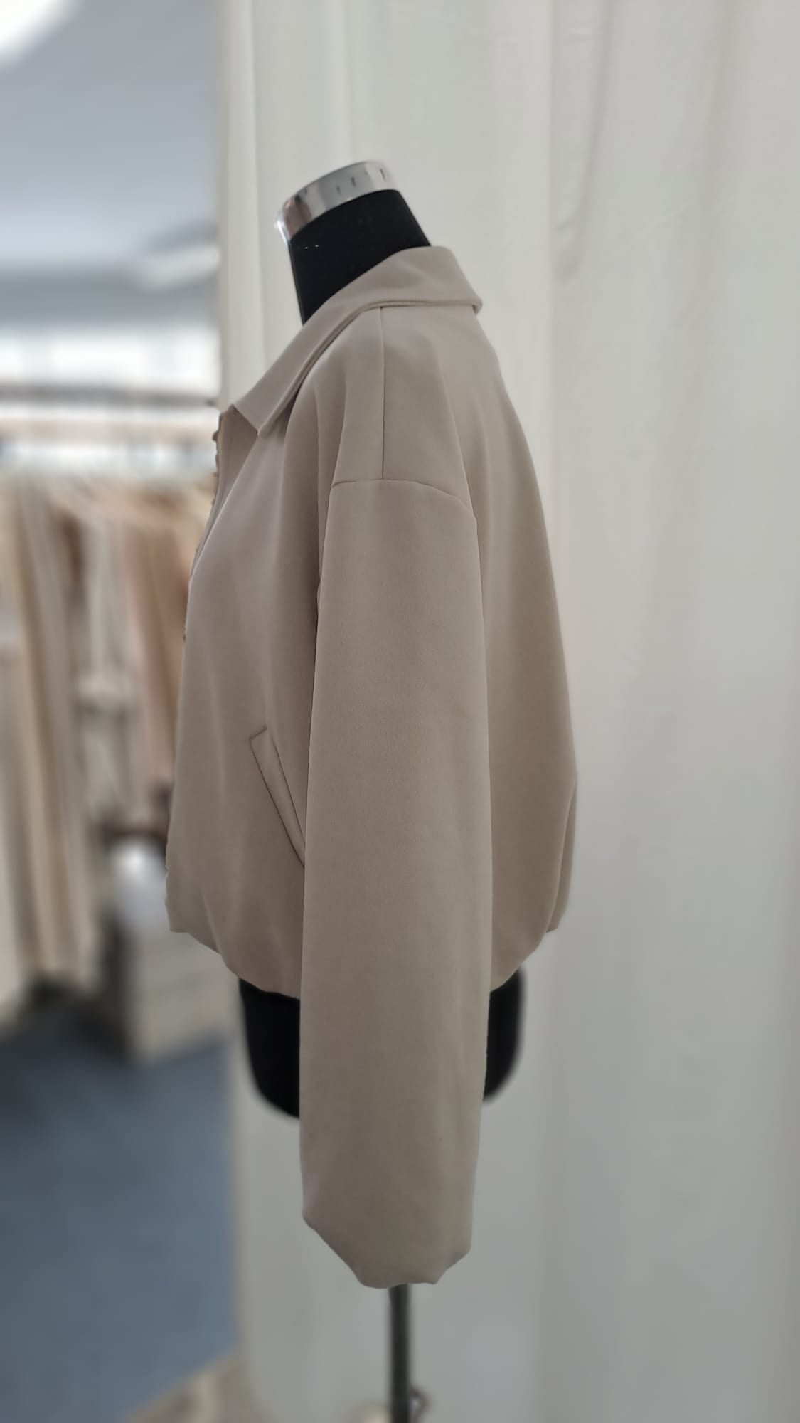 Jacke Hellbeige Wildlederoptik Ballonärmel - Charme Mode 6778 -Vorderansicht