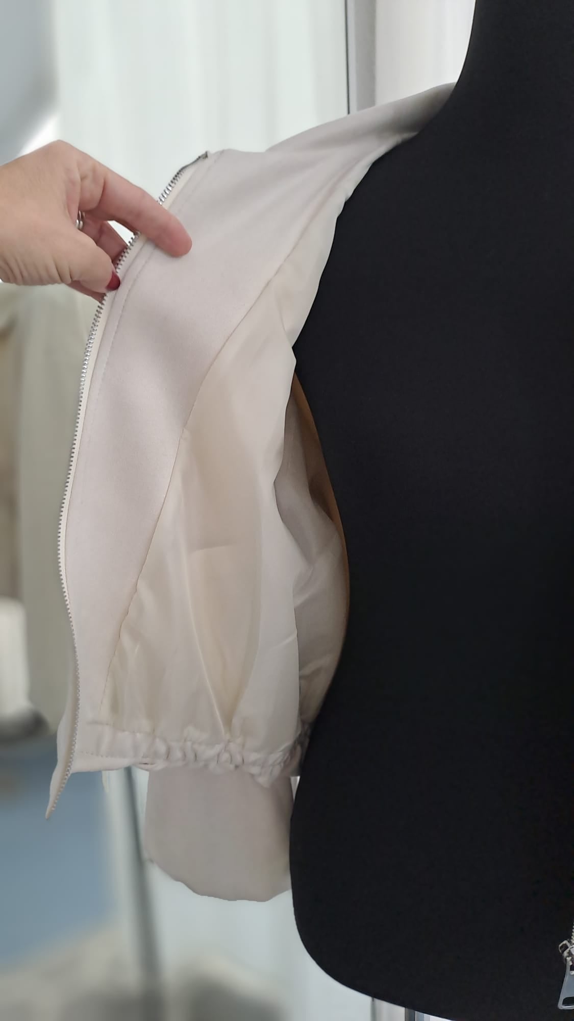 Jacke Hellbeige Wildlederoptik Ballonärmel - Charme Mode 6778 - Detailansicht Futter
