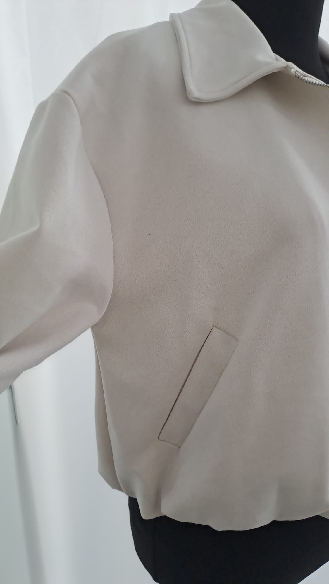 Jacke Hellbeige Wildlederoptik Ballonärmel | Charme Mode 6778