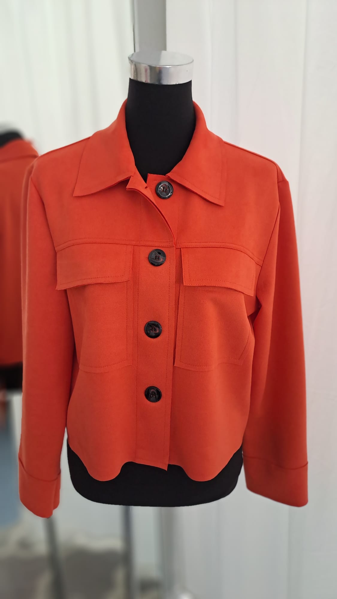 Jacke Herbstorange Wildlederoptik Cropped | Charme Mode 6786 - Detailansicht Knöpfe