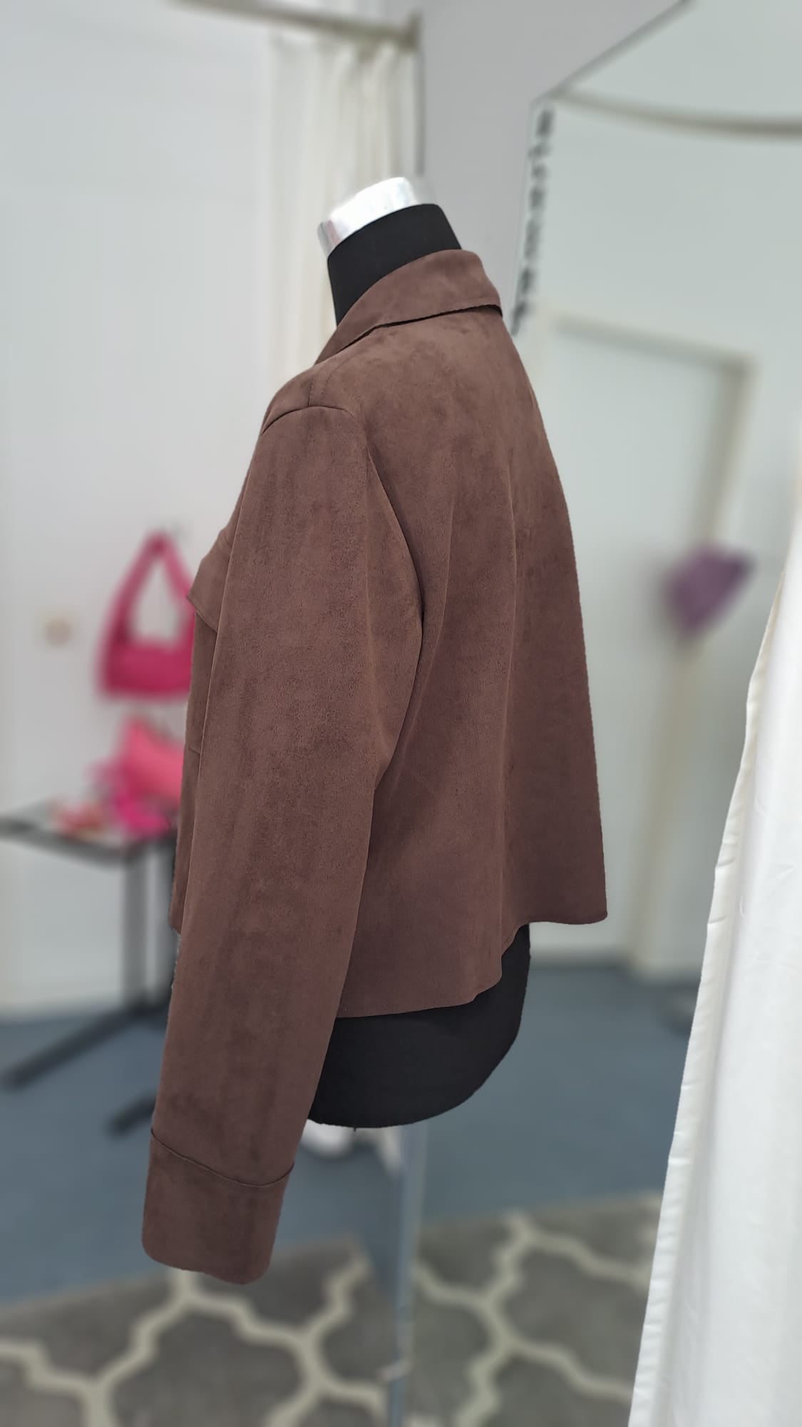 Jacke Mocca Wildlederoptik | Charme Mode 6789 - Detailansicht Rücken