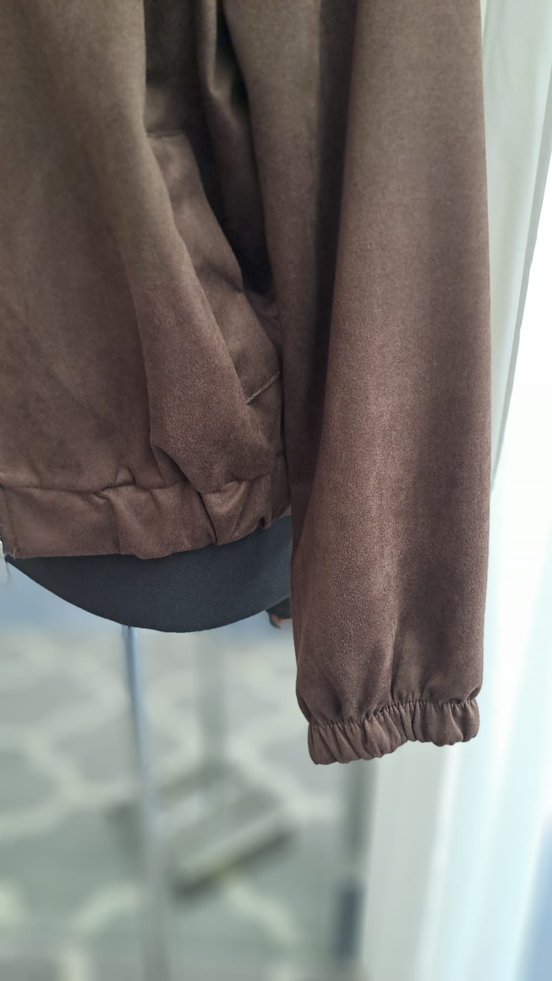 Bomberjacke Mocca Wildlederoptik | Charme Mode 6793 - Detailansicht Bund