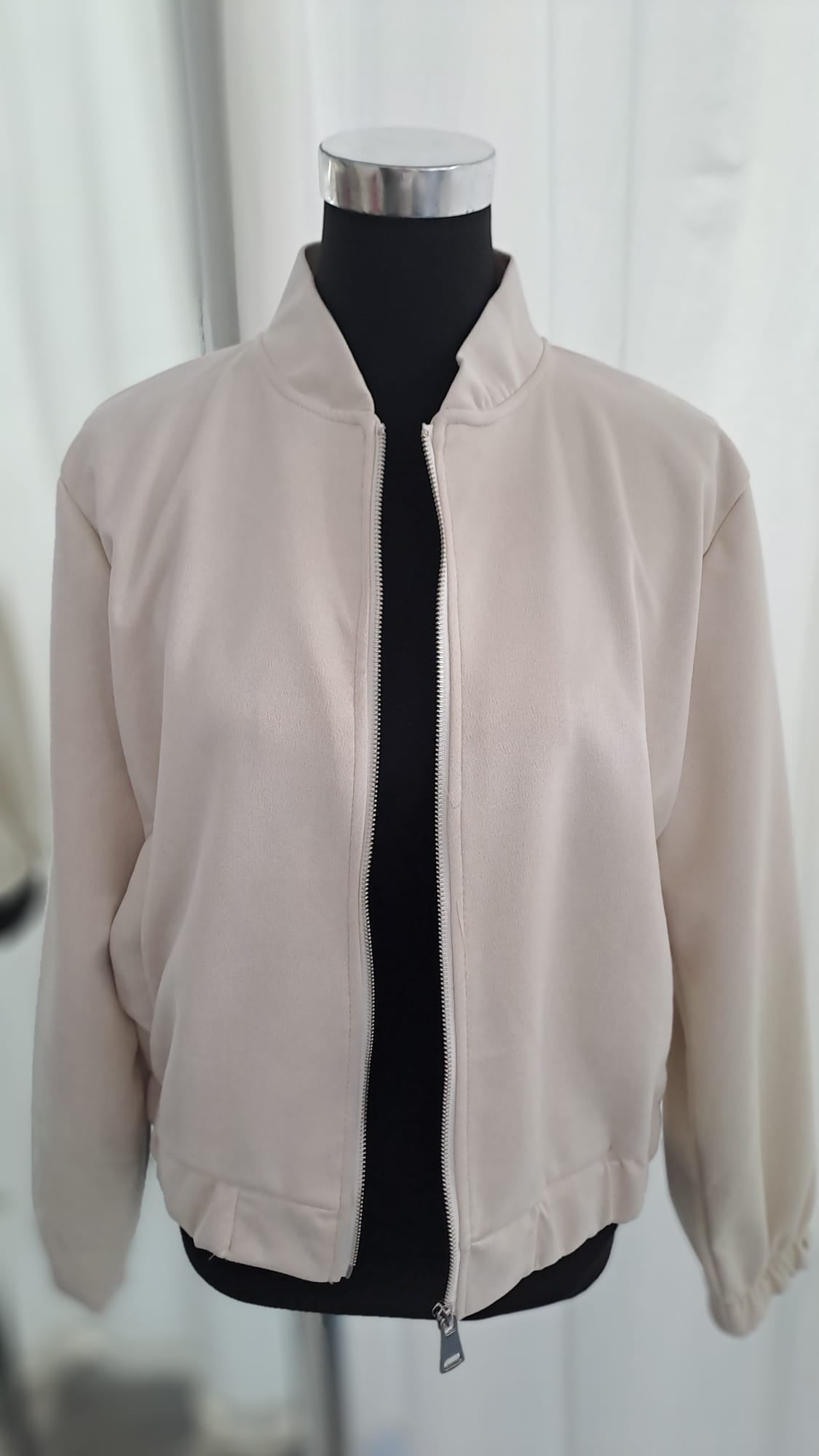 Bomberjacke Hellbeige Wildlederoptik - Charme Mode 6795 - Seitenansicht