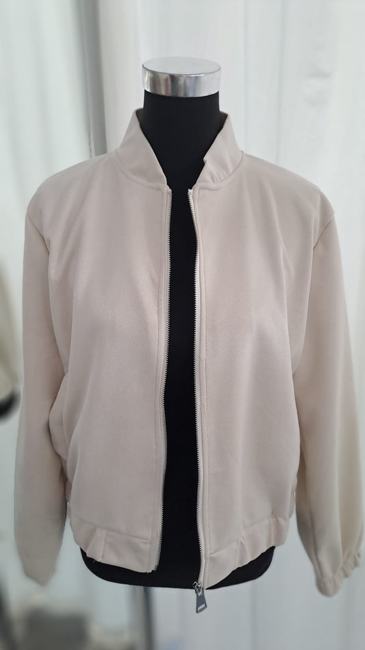 Bomberjacke Hellbeige Wildlederoptik - Charme Mode 6795 - Seitenansicht
