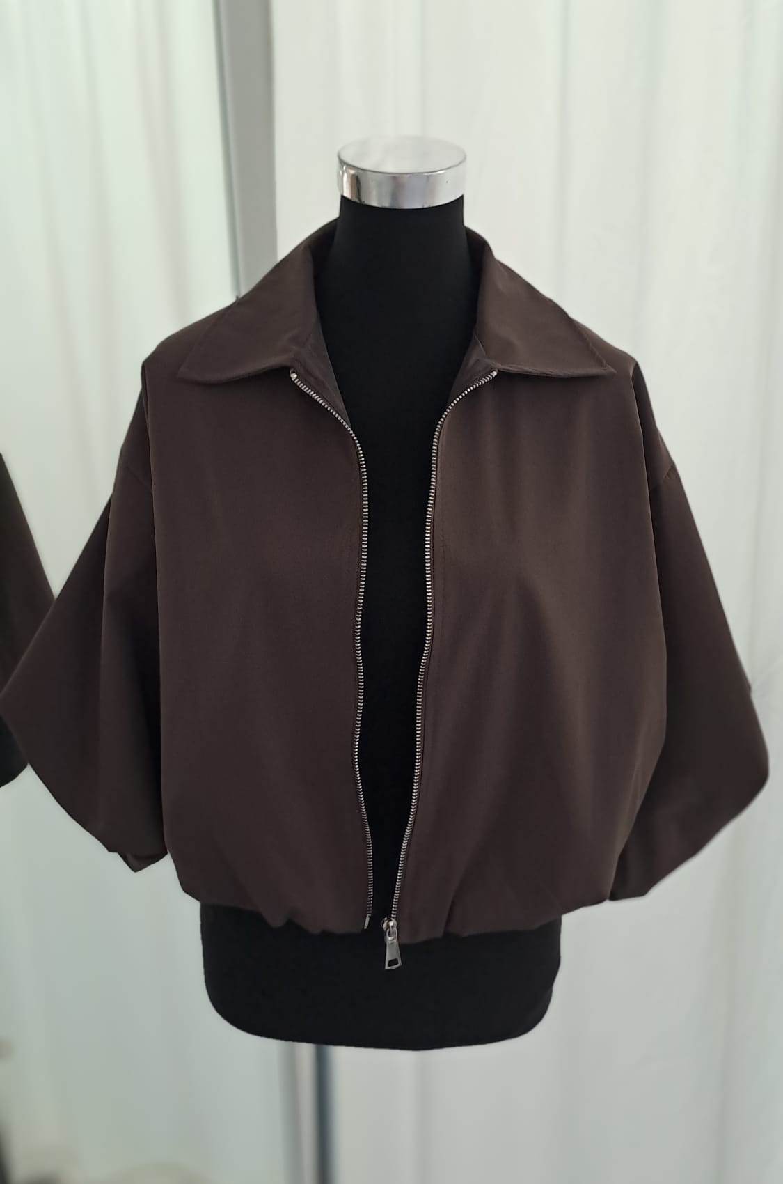 Ballonjacke Mocca Kurzarm, Cropped Herbstjacke, Charme Mode 6930 - Vorderansicht
