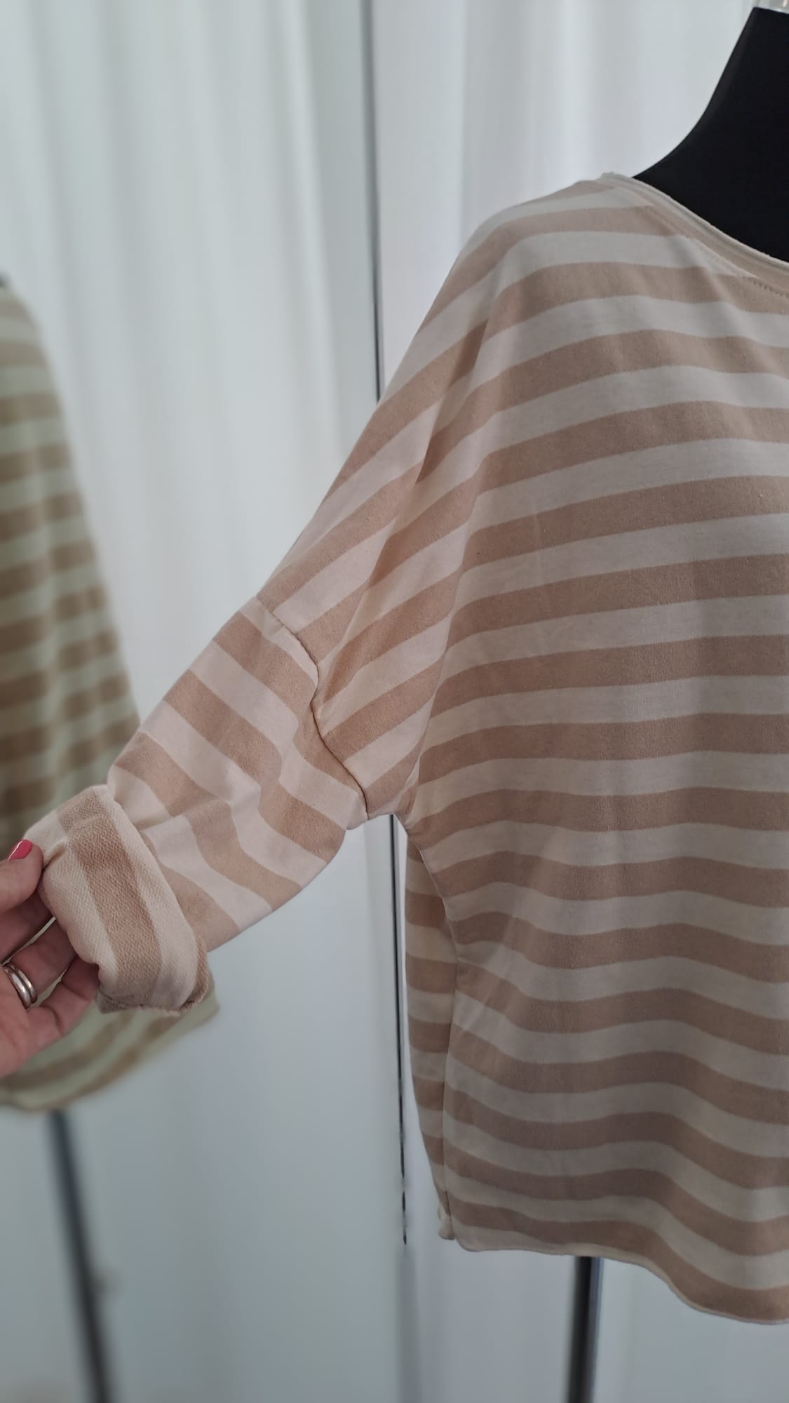Gestreiftes Langarmshirt Camel Beige | Liping Moda 6847