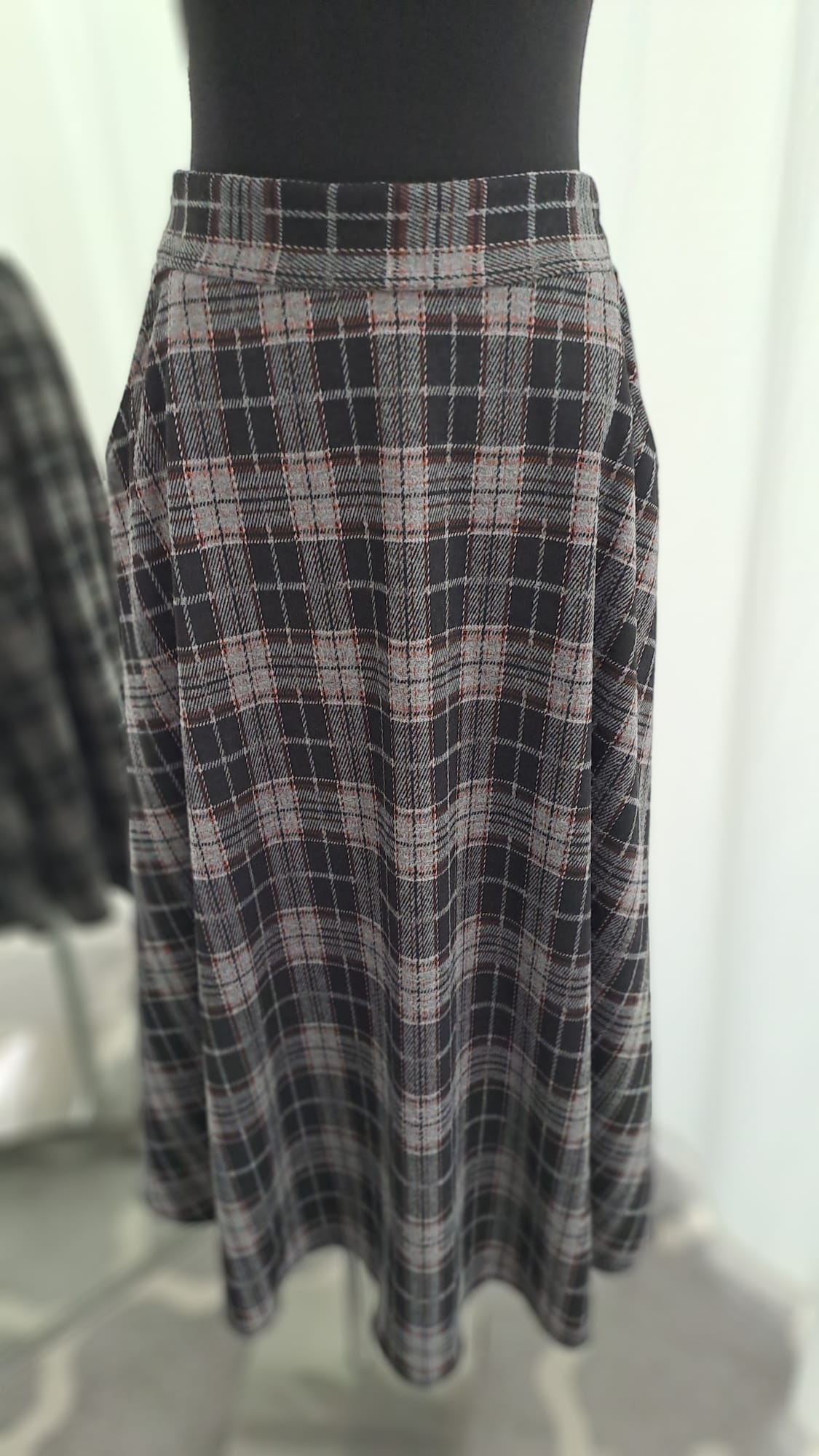Maxirock Schwarz Grau Karomuster - A-Linie Maxi - Liping Moda 6853 - Vorderansicht