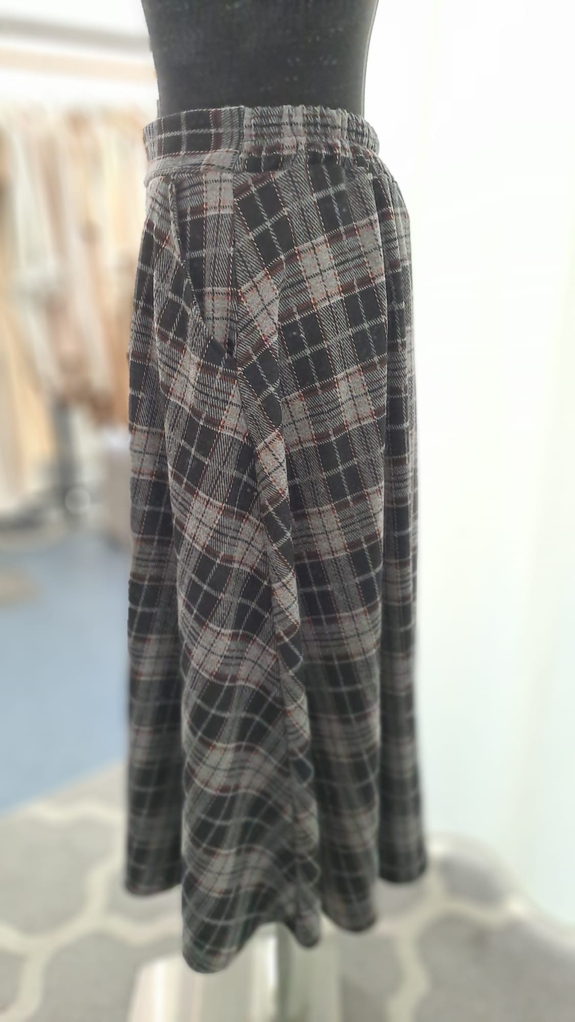 Maxirock Schwarz Grau Karomuster - A-Linie Maxi - Liping Moda 6853 - Seitenansicht
