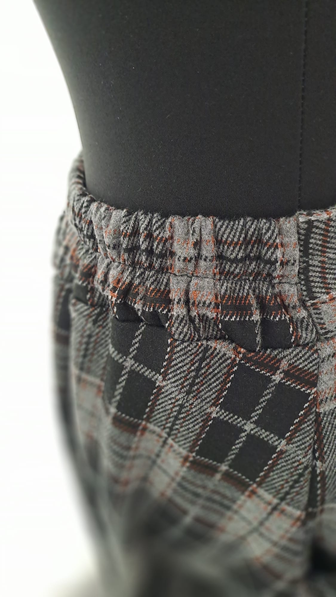 Maxirock Schwarz Grau Karomuster - A-Linie Maxi - Liping Moda 6853- Detailansicht Gummibund