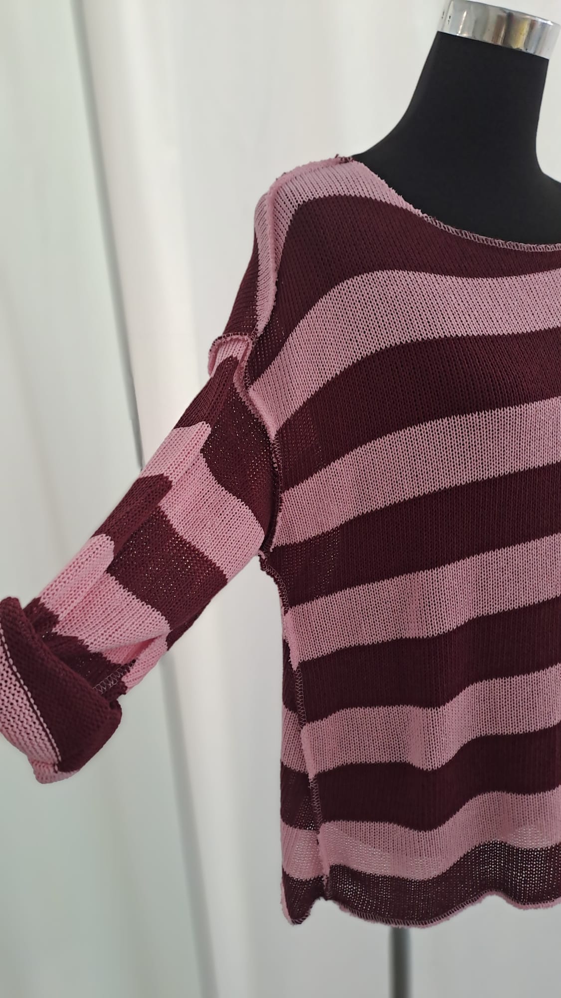 Strickpulli Bordeaux Rosa gestreift - weich und lässig - Charme Mode 6830 - Armdetail