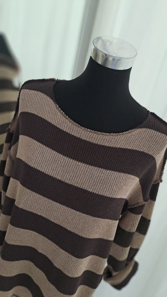 Strickpulli Taupe Mocca gestreift - weich und lässig - Charme Mode 6827 - Ausschnittdetail